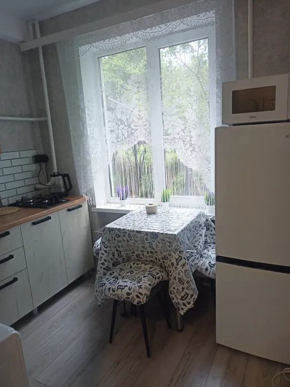 Квартира двухкомнатная на улице Героеве Медикове, 45 м², Кисловодск — кухня, фото 3