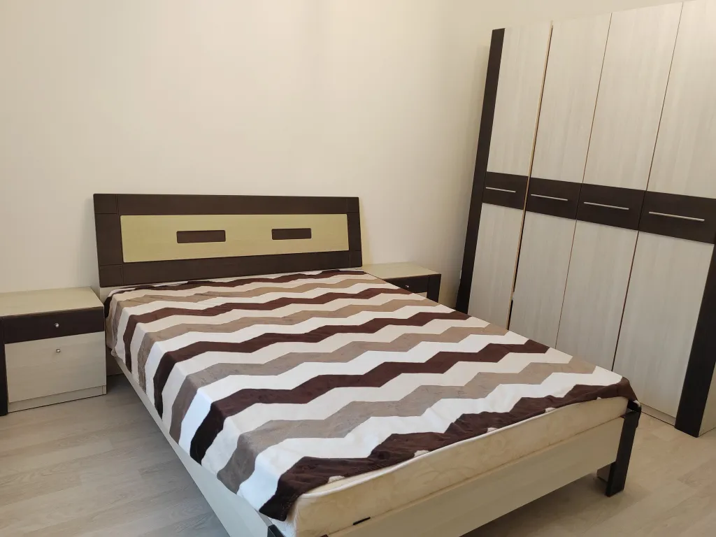 Квартира двухкомнатная на улице Ворошилова, 57 м², Великий Новгород — спальня, фото 3