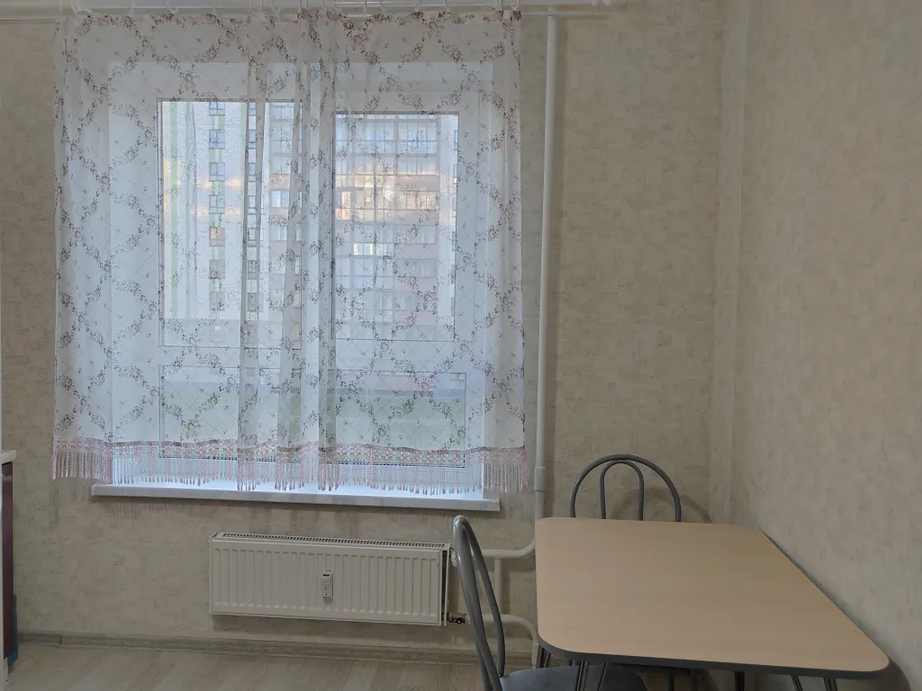 Квартира двухкомнатная на улице Ворошилова, 57 м², Великий Новгород — кухня, фото 2