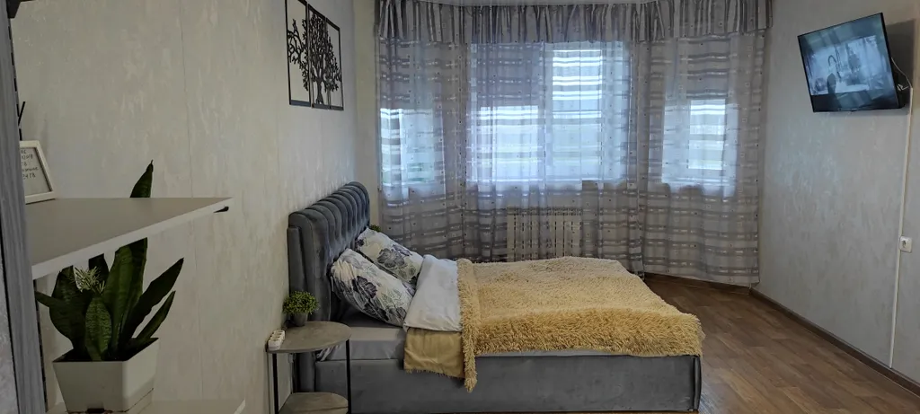 Квартира однокомнатная на улице Ньютоне, 40 м², Ярославль — спальня, фото 2
