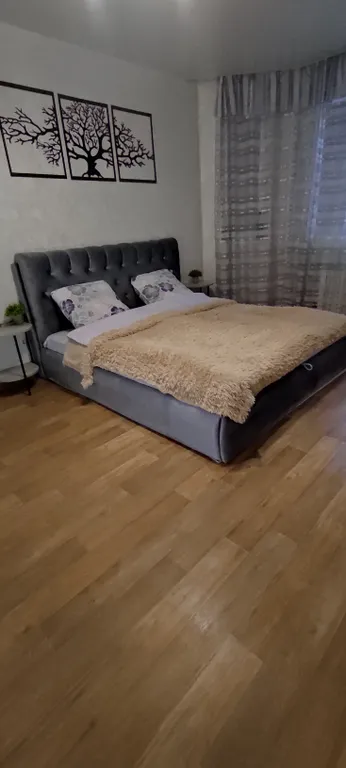 Квартира однокомнатная на улице Ньютоне, 40 м², Ярославль — спальня, фото 3