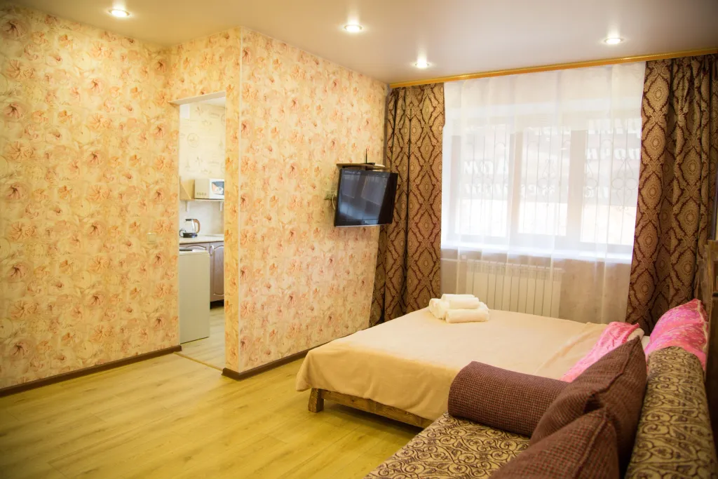 Квартира однокомнатная на улице Республики, 36 м², Тюмень — спальня, фото 2