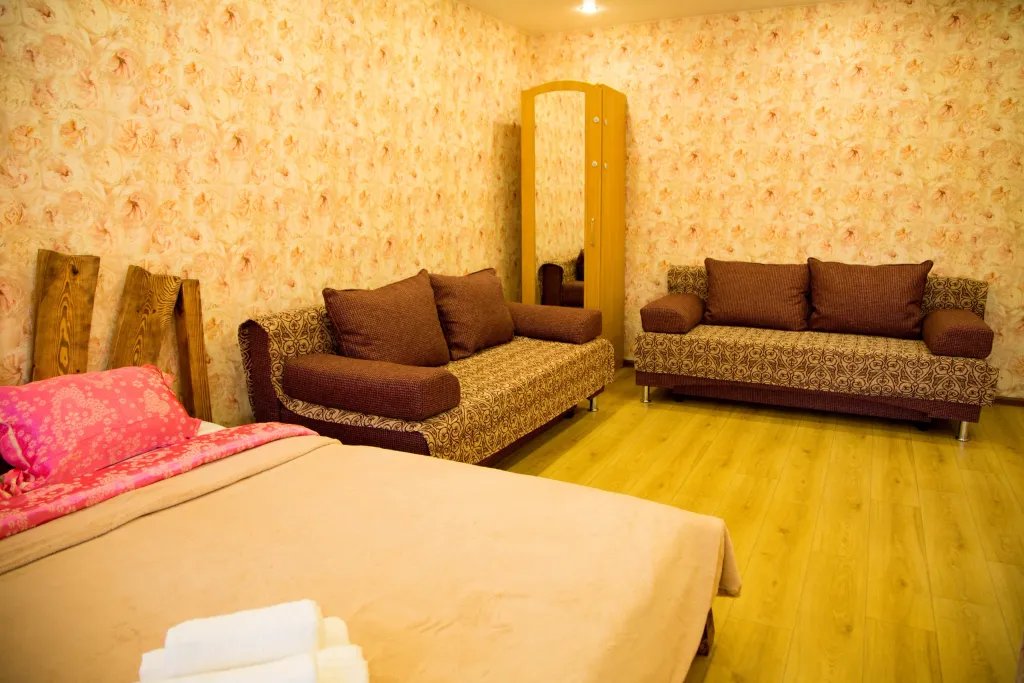 Квартира однокомнатная на улице Республики, 36 м², Тюмень — спальня, фото 3