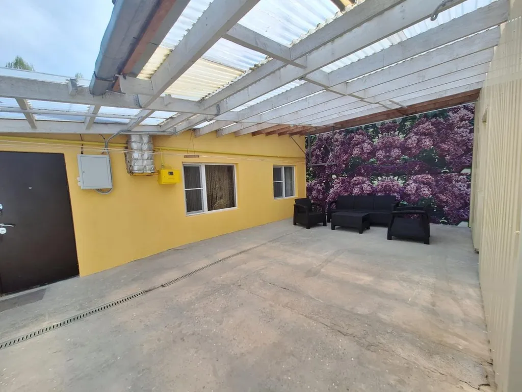 Квартира двухкомнатная на улице Берёзовской, 42 м², Кисловодск — двор, фото 2