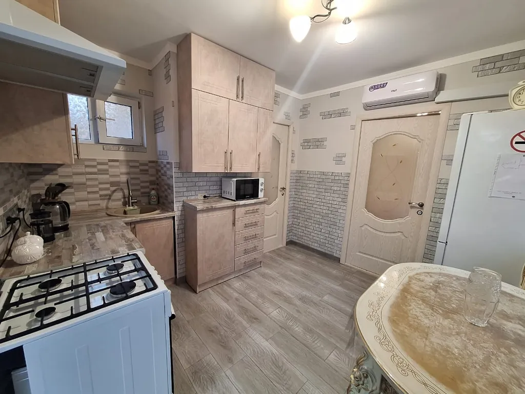Квартира двухкомнатная на улице Берёзовской, 42 м², Кисловодск — кухня, фото 2