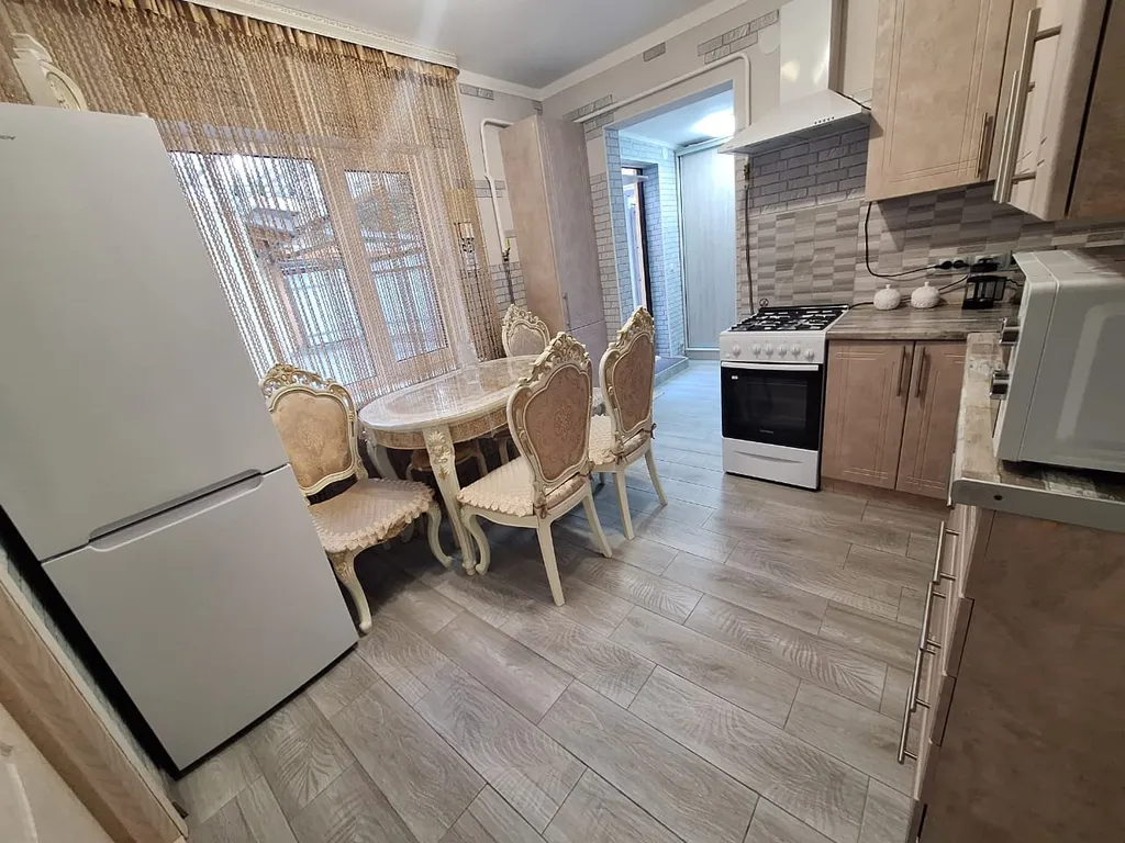 Квартира двухкомнатная на улице Берёзовской, 42 м², Кисловодск — кухня, фото 3