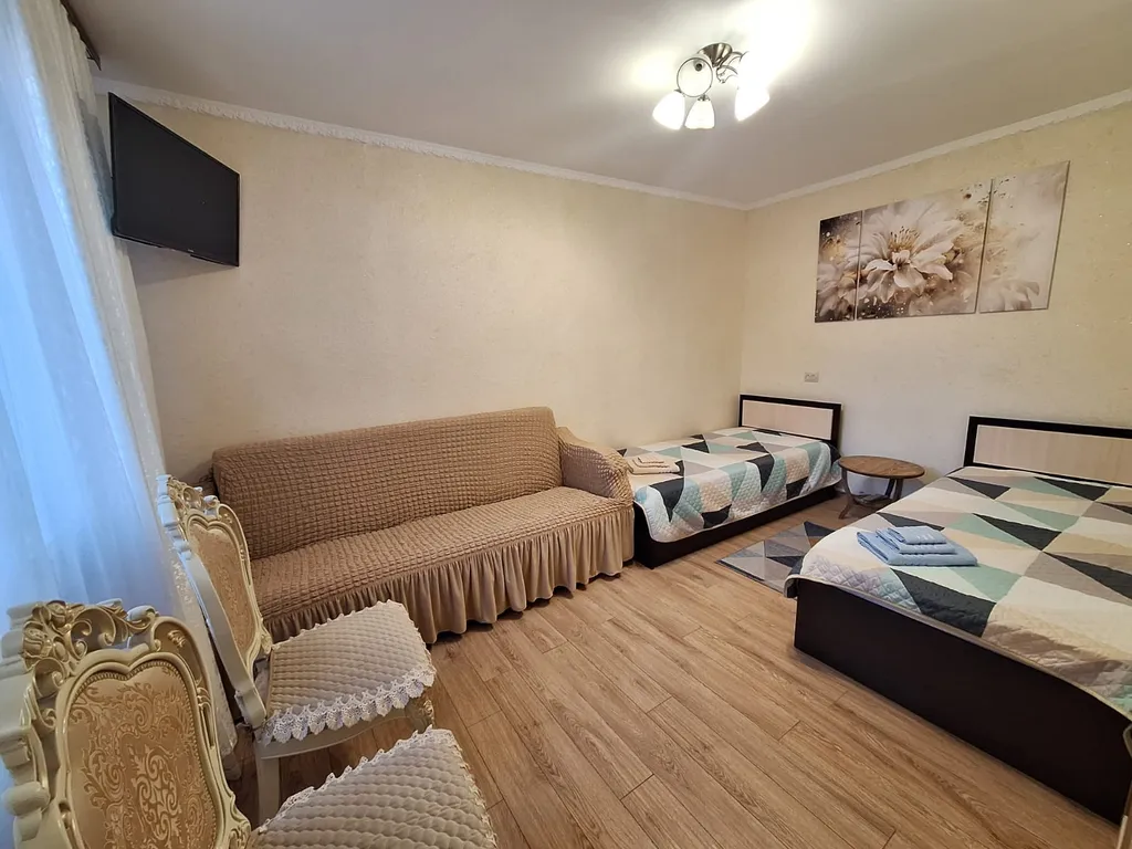 Квартира двухкомнатная на улице Берёзовской, 42 м², Кисловодск — спальня, фото 4