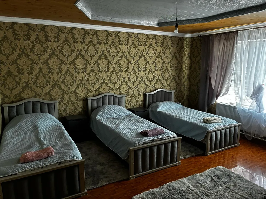 Трёхместный номер стандарт с видом на горы — Горный пейзаж, фото 1 из 5