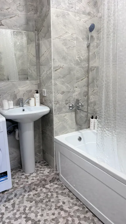 Квартира двухкомнатная у Спортивной, в Советском, 48 м², Самара — ванная комната, фото 3