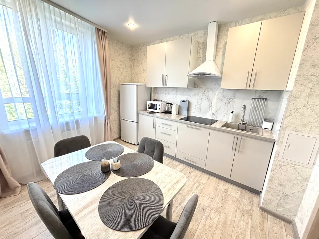 Квартира двухкомнатная у Спортивной, в Советском, 48 м², Самара — кухня, фото 2