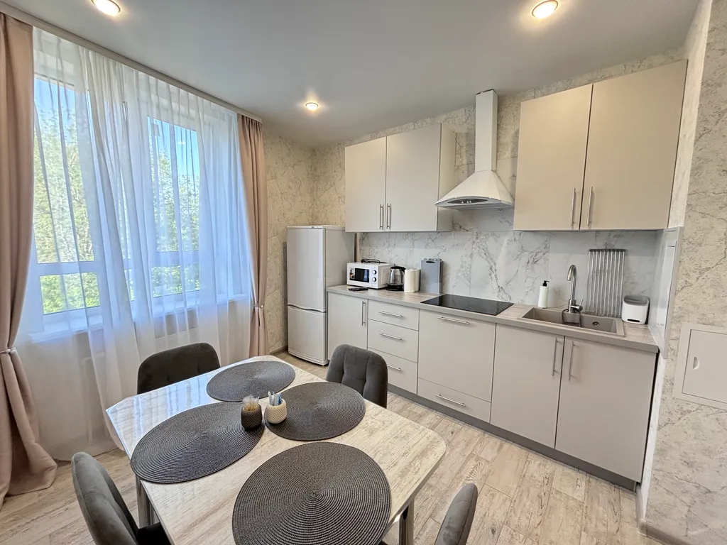 Квартира двухкомнатная у Спортивной, в Советском, 48 м², Самара — кухня, фото 3