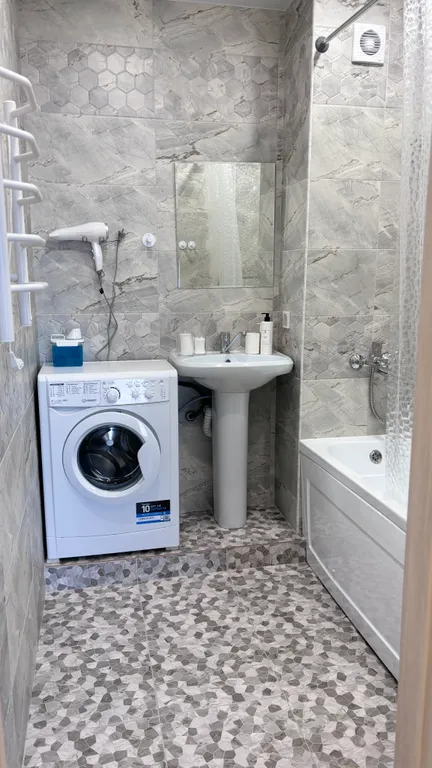Квартира двухкомнатная у Спортивной, в Советском, 48 м², Самара — ванная комната, фото 2