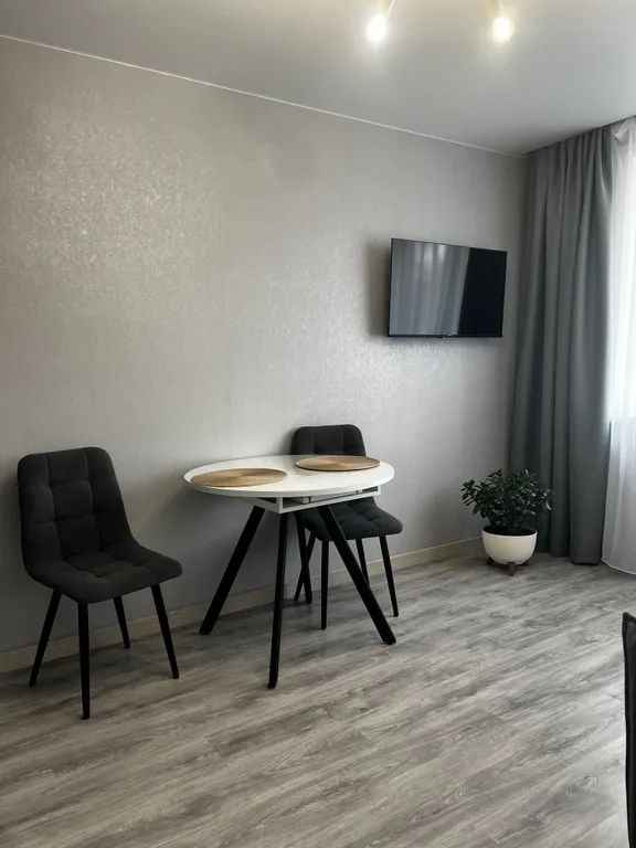 Квартира двухкомнатная в Октябрьском, 40 м², Иркутск — кухня