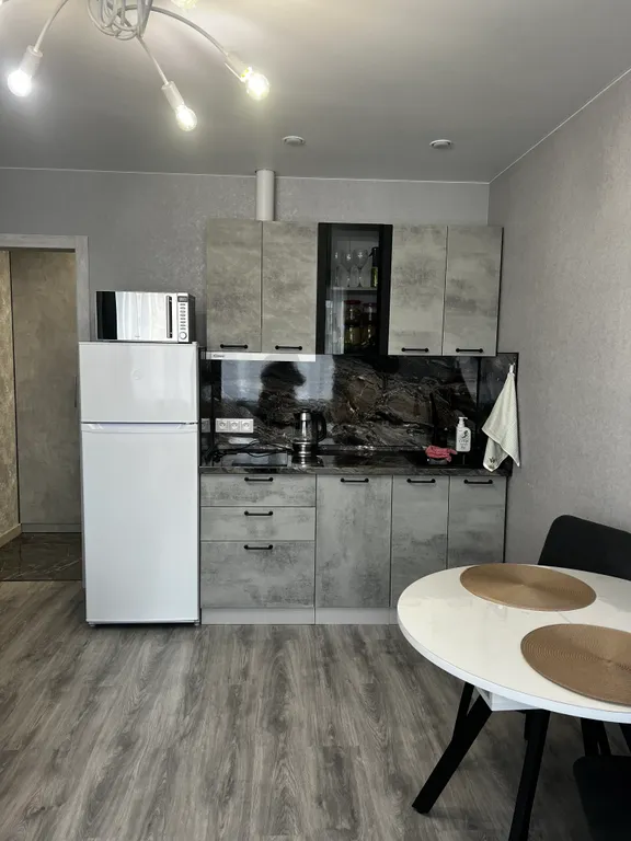 Квартира двухкомнатная в Октябрьском, 40 м², Иркутск — кухня, фото 2