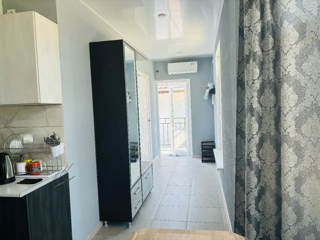 Дом с бассейном у моря