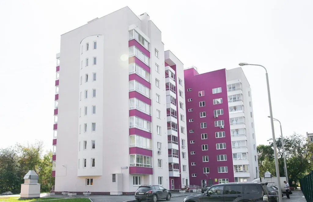 Квартира однокомнатная у Проспекта Космонавтов, в Эльмаше, 55 м², Екатеринбург — двор