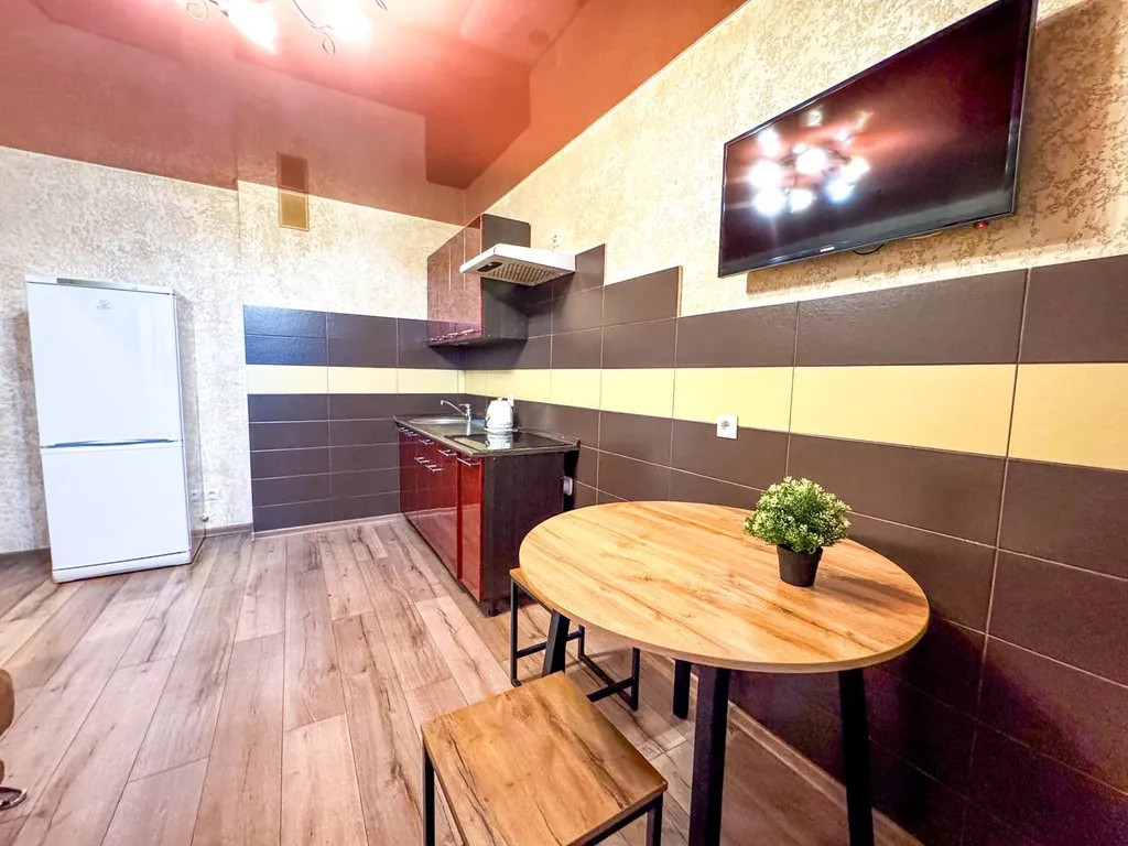 Квартира однокомнатная у Проспекта Космонавтов, в Эльмаше, 55 м², Екатеринбург — кухня