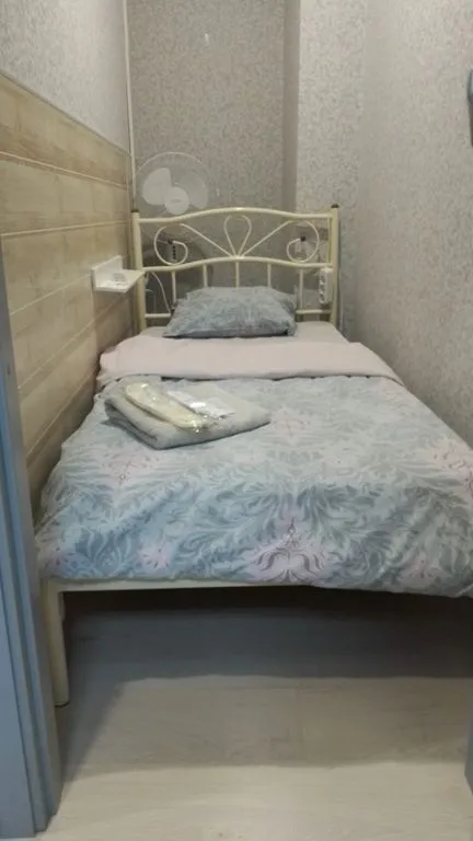 Одноместный номер без окна с общими удобствами