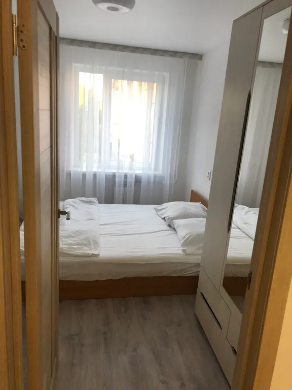 Квартира трёхкомнатная на улице Советской, 61 м², Янтарный — спальня, фото 4