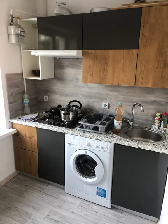 Квартира трёхкомнатная на улице Советской, 61 м², Янтарный — кухня