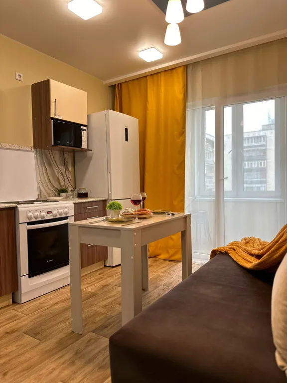 Квартира однокомнатная у Проспекта Космонавтов, в Эльмаше, 40 м², Екатеринбург — кухня, фото 3