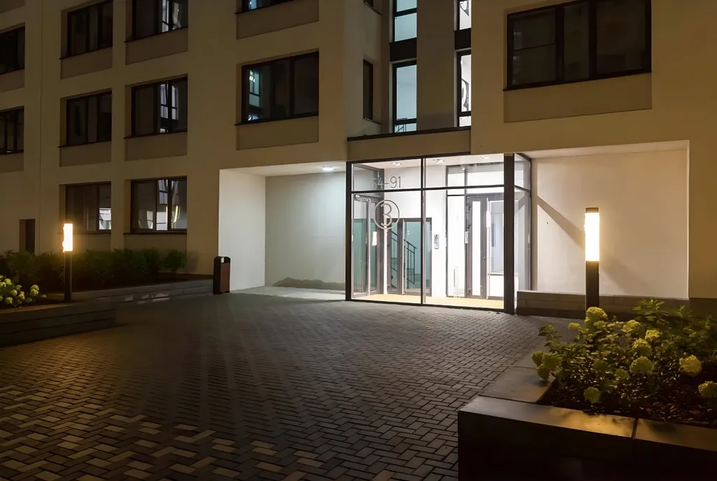 Квартира однокомнатная у Проспекта Космонавтов, в Эльмаше, 40 м², Екатеринбург — двор, фото 6