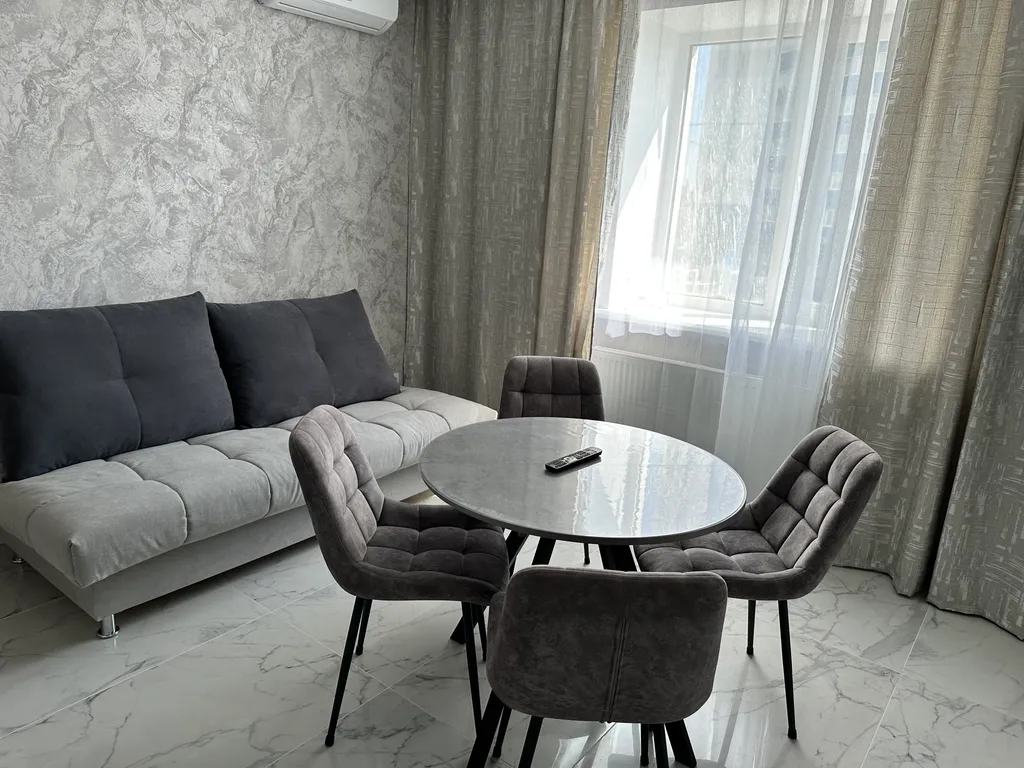 Квартира однокомнатная на бульваре Засамарской Слободе, 45 м², Самара — спальня