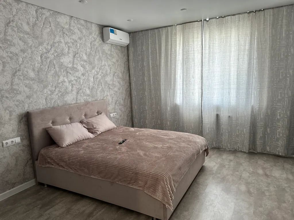 Квартира однокомнатная на бульваре Засамарской Слободе, 45 м², Самара — спальня, фото 2