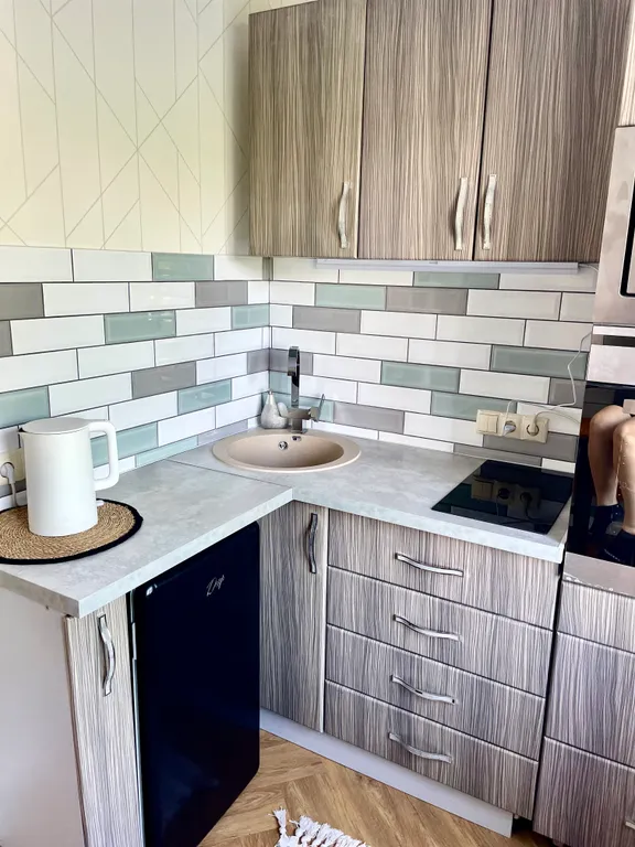 Квартира двухкомнатная в Фрунзенском, 45 м², Владивосток — кухня, фото 4