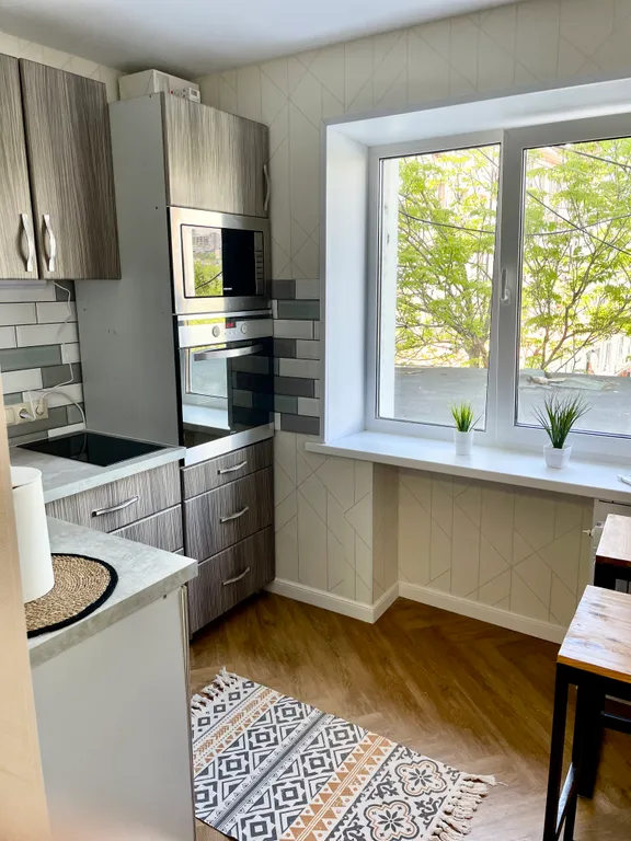 Квартира двухкомнатная в Фрунзенском, 45 м², Владивосток — кухня, фото 8