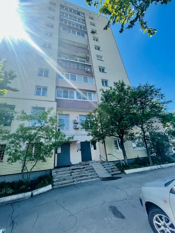 Квартира двухкомнатная в Фрунзенском, 45 м², Владивосток — двор