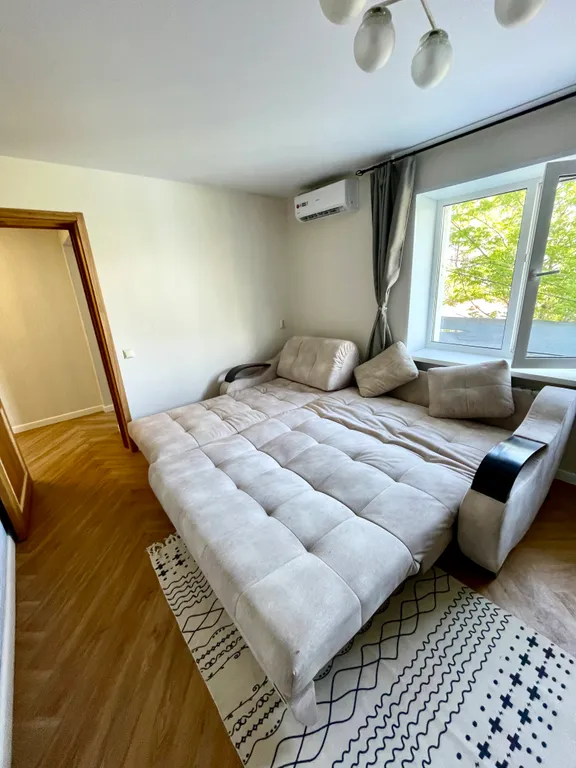 Квартира двухкомнатная в Фрунзенском, 45 м², Владивосток — спальня, фото 5