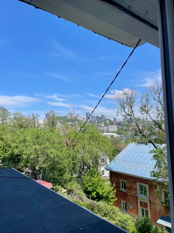 Квартира двухкомнатная в Фрунзенском, 45 м², Владивосток — вид из окна