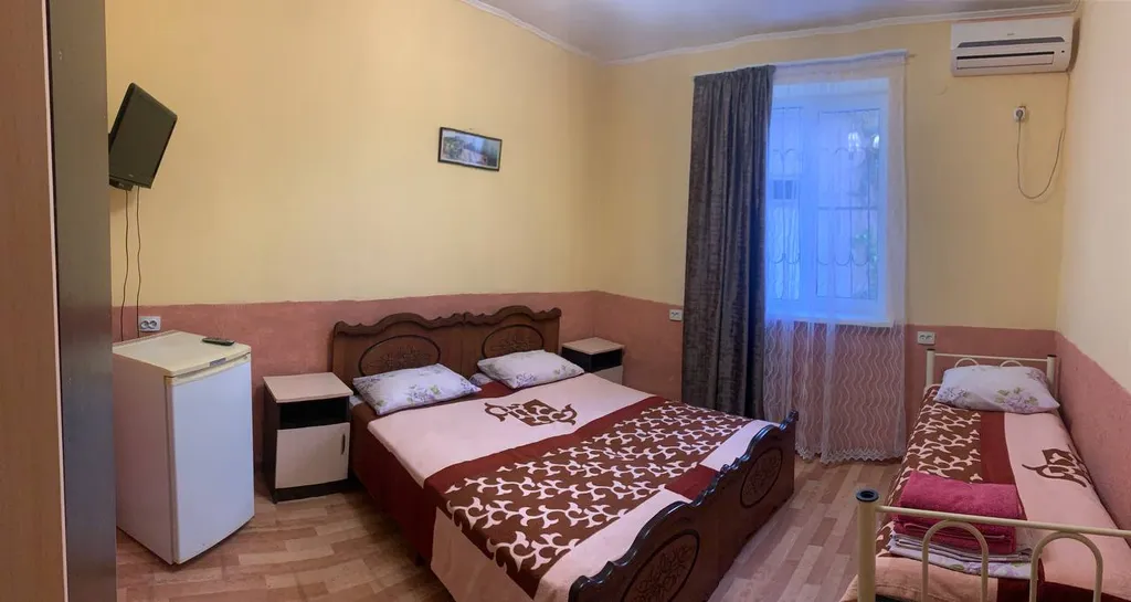 Трёхместный номер Стандарт с балконом — Аркадия, фото 1 из 4