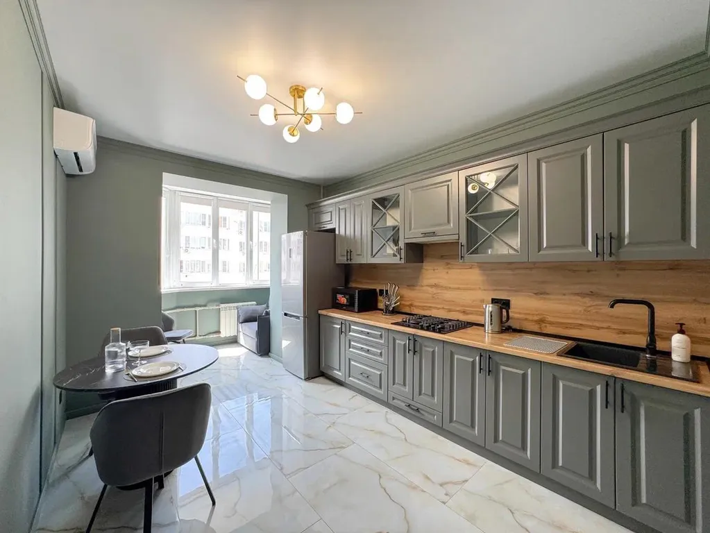 Квартира однокомнатная на улице Оранжерейной, 50 м², Пятигорск — кухня