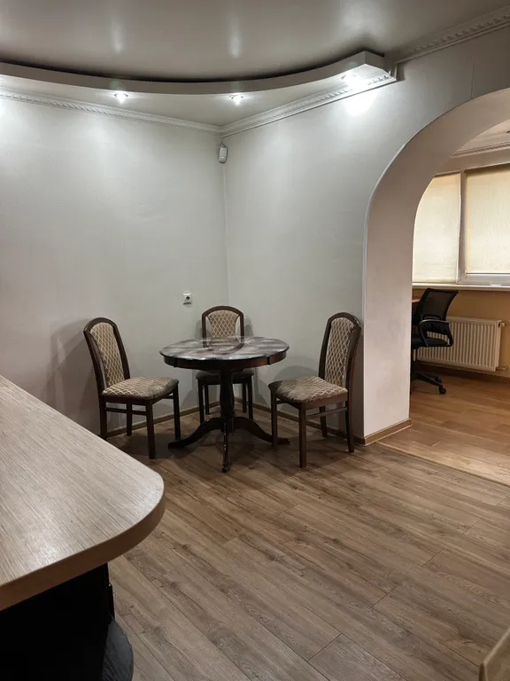 Квартира двухкомнатная на улице Большевисткой, 68 м², Симферополь — фото 10