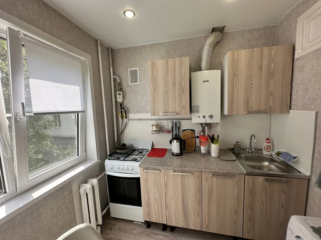 Квартира двухкомнатная на улице Предтеченской, 56 м², Великий Новгород — кухня, фото 5