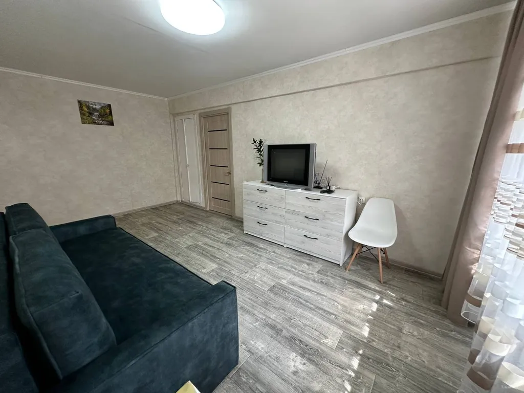Квартира двухкомнатная на улице Предтеченской, 56 м², Великий Новгород — спальня, фото 2