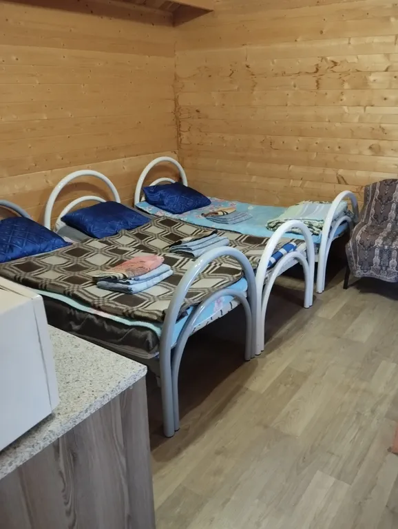 Уютный домик на берегу реки