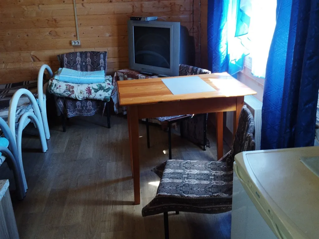 Уютный домик на берегу реки