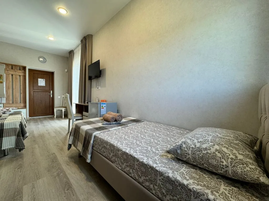 Трёхместный полулюкс с панорамным видом на море