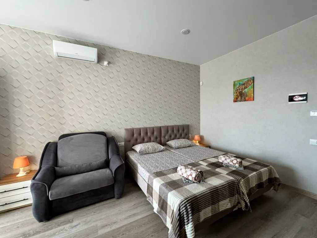 Четырёхместный полулюкс с панорамным видом на море