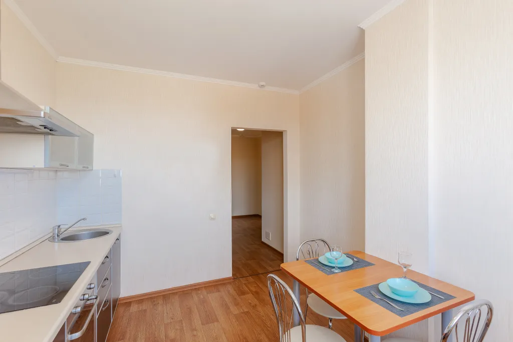 Квартира двухкомнатная в Октябрьском, 60 м², Самара — кухня, фото 8