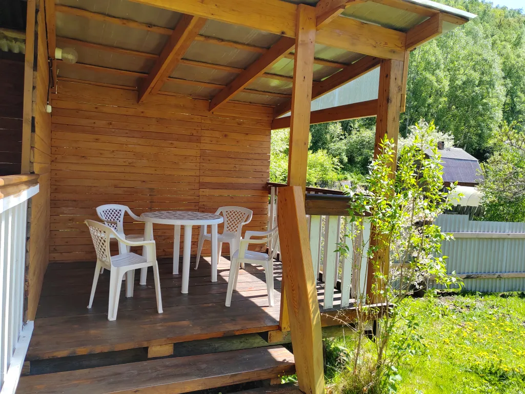 Дом 5-местный на улице Гудина, 16 м², Листвянка (Байкал) — двор, фото 5