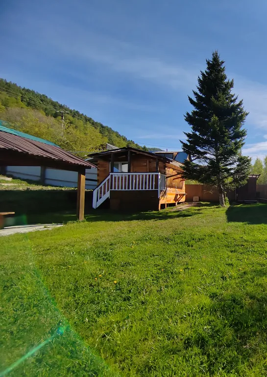 Дом 5-местный на улице Гудина, 16 м², Листвянка (Байкал) — двор, фото 3