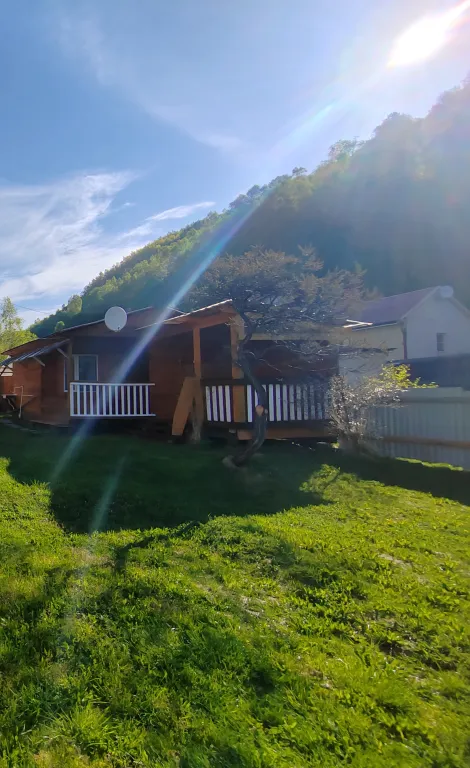 Дом 5-местный на улице Гудина, 16 м², Листвянка (Байкал) — двор, фото 4