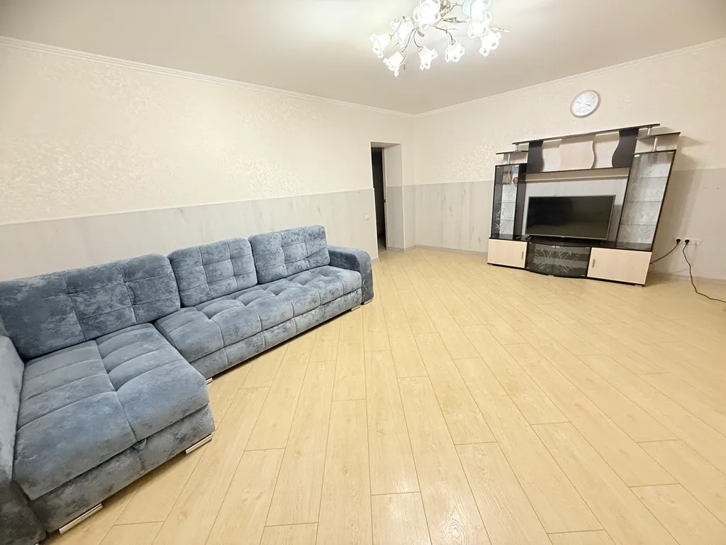 Квартира двухкомнатная на улице Майской, 73 м², Ессентуки — фото 11