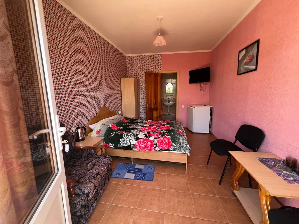 Двухместный номер с 1 кроватью улучшенный с видом на горы — Буг, фото 1 из 5