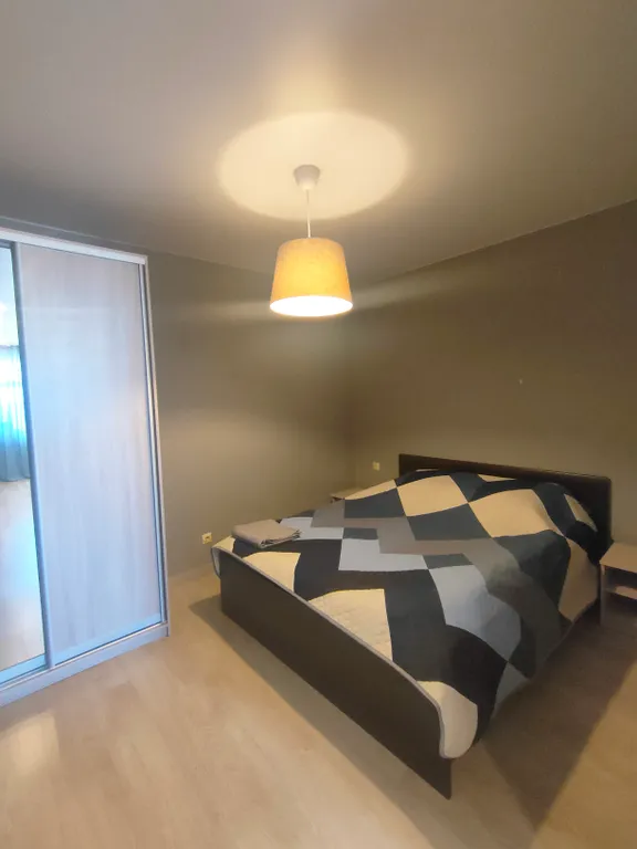 Квартира трёхкомнатная на улице Коммунальной, 79 м², Псков — спальня, фото 2