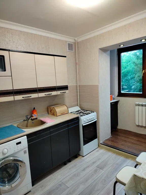 Квартира однокомнатная на улице Астана Кесаева, 33 м², Владикавказ — кухня